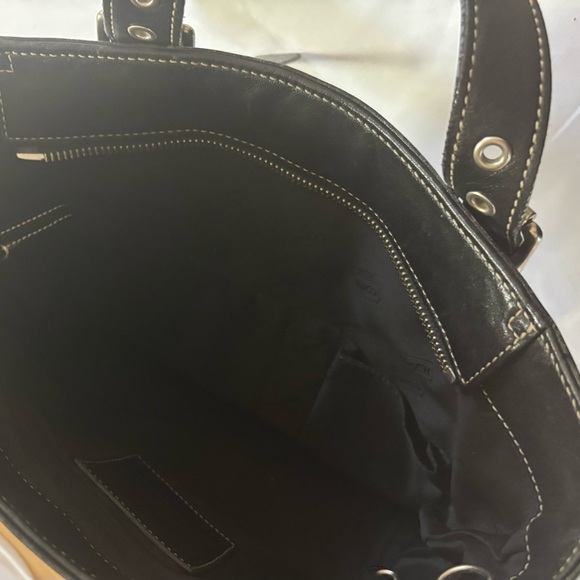 Coach Black Leather Y2K med Tote with Buckle Details - Picture 8 of 9